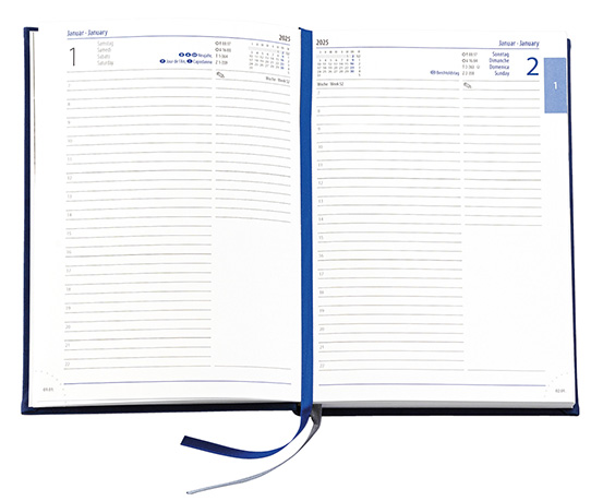 Buchkalender "Daily Chefkalender INT" im Format 14,5 x 20,5 cm, Kalendarium 4-sprachig D/F/I/GB Grau/Blau mit 2 Lesebändern, 416 Seiten Fadenheftung, Eckenperforation, Einband Magic hellbraun